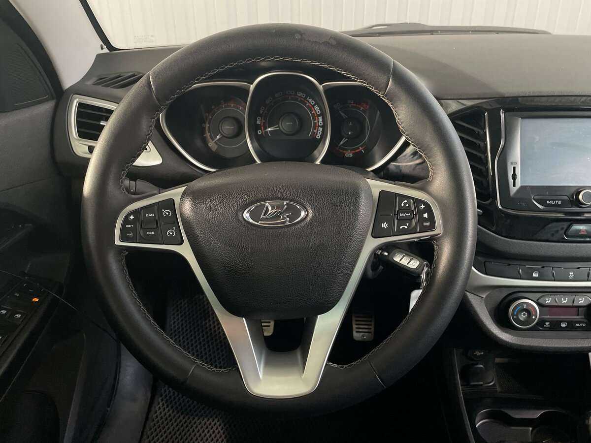 Lada (ВАЗ) Vesta с пробегом — 2017 год. Фото: #9