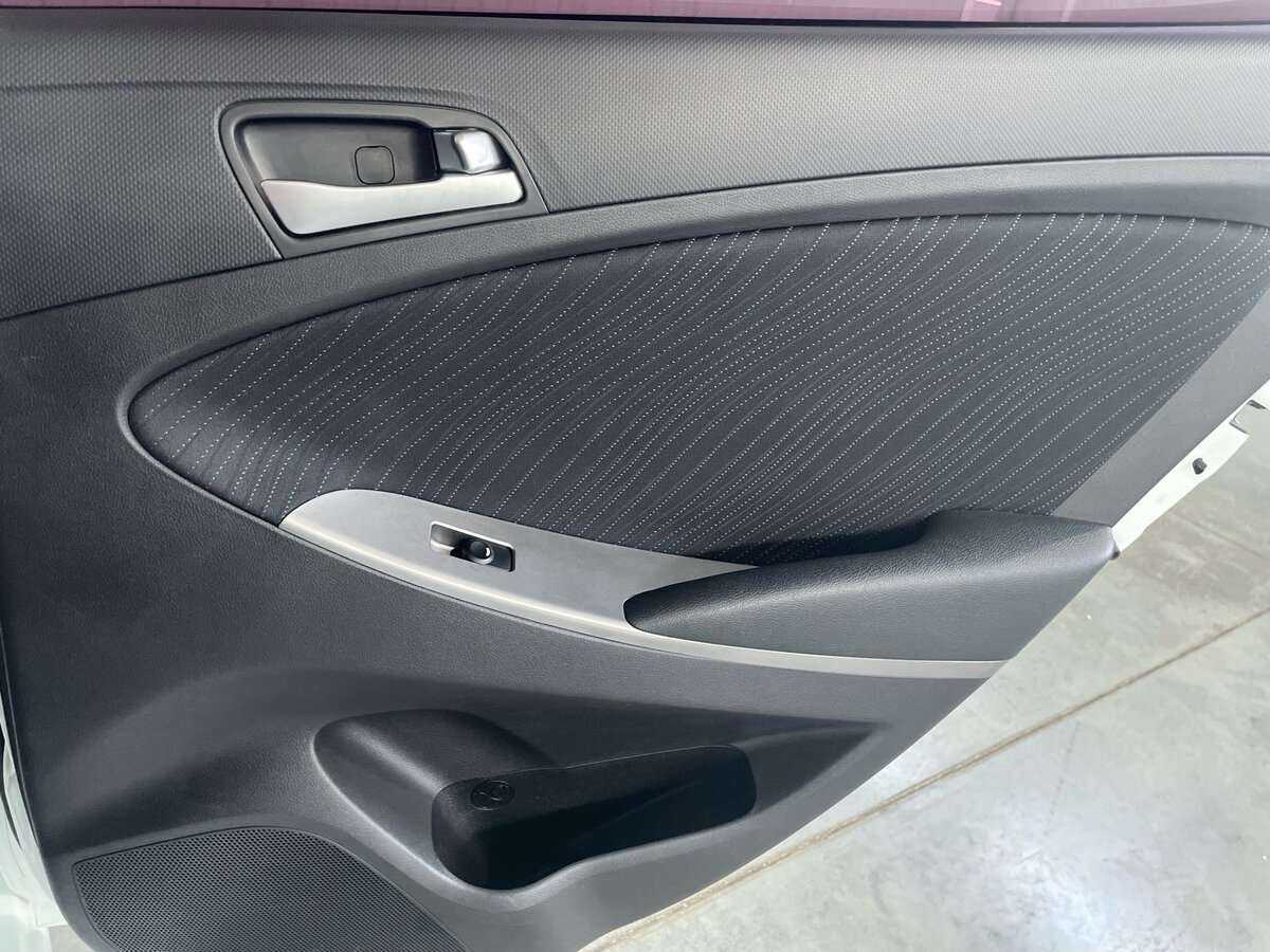 Hyundai Solaris с пробегом — 2016 год. Фото: #22