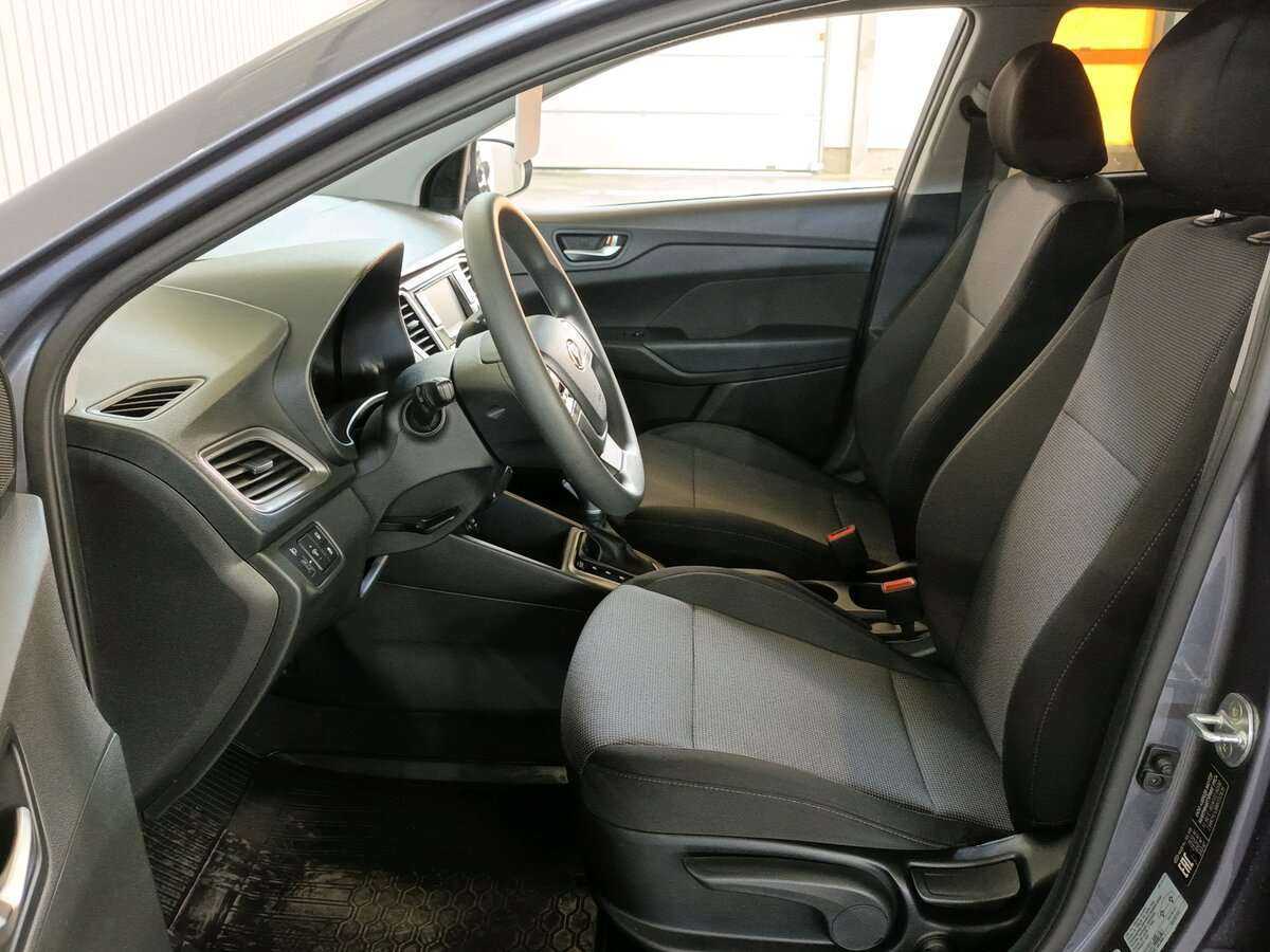 Hyundai Solaris с пробегом — 2022 год. Фото: #9