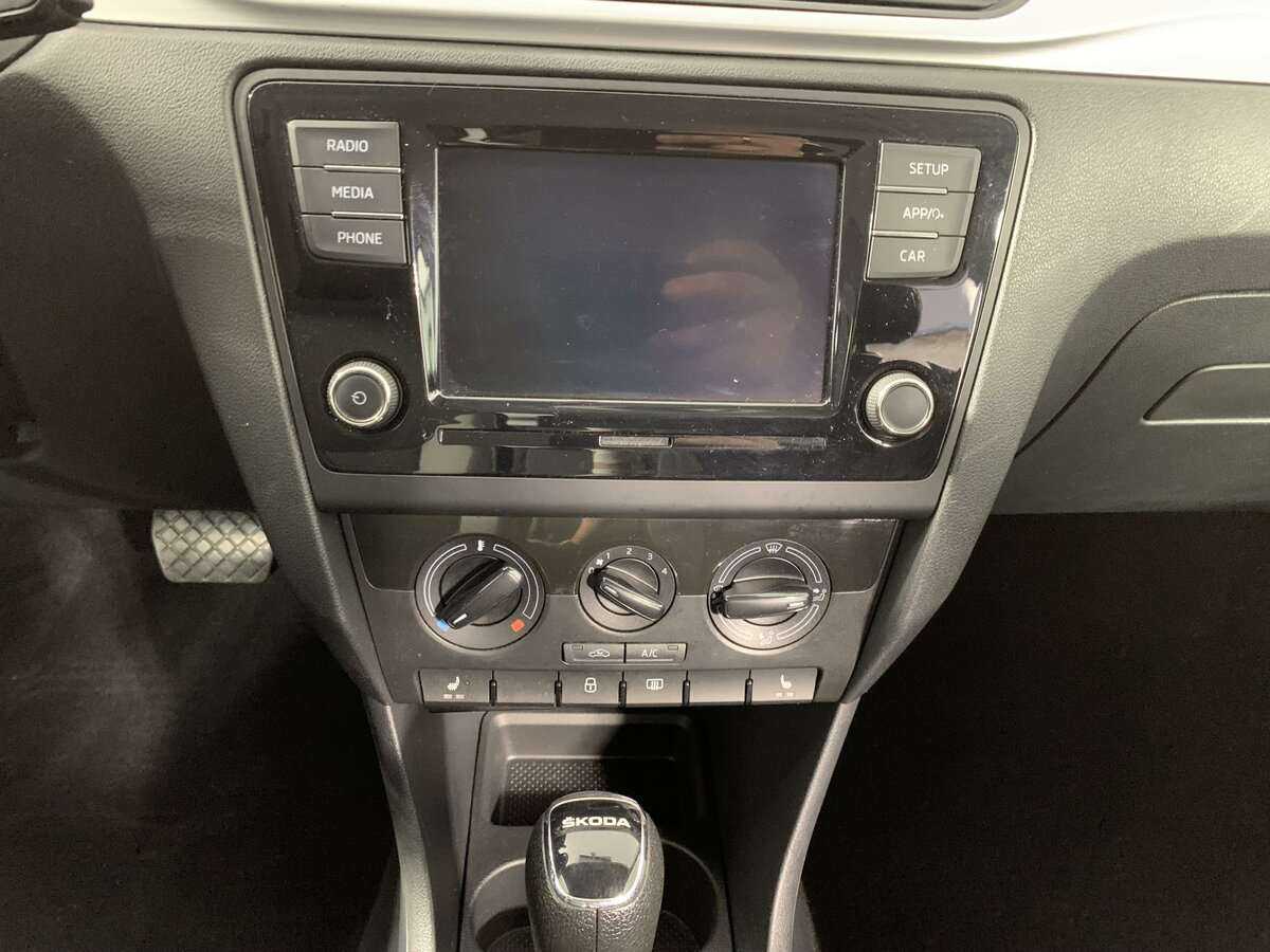 Skoda Rapid с пробегом — 2019 год. Фото: #12