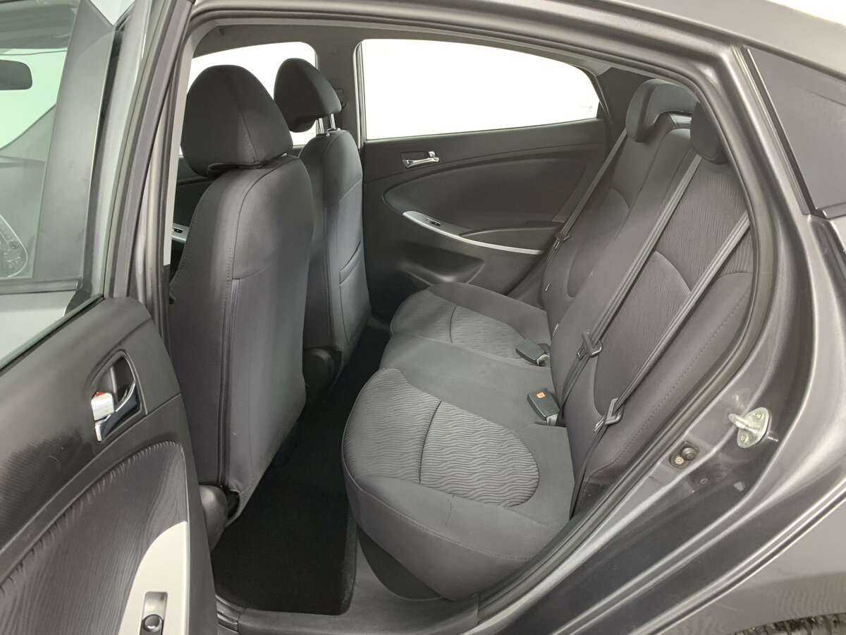 Hyundai Solaris с пробегом — 2013 год. Фото: #9