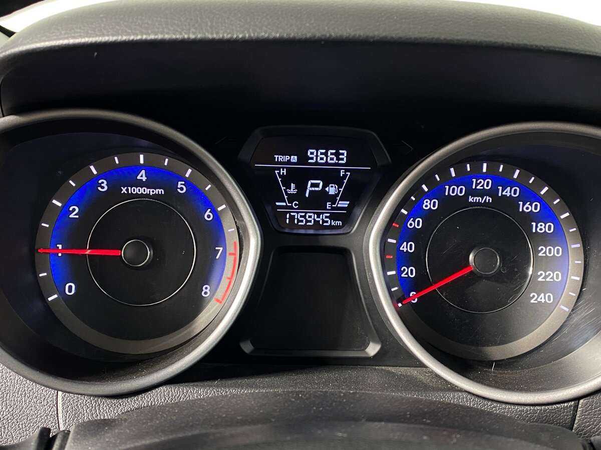 Hyundai Elantra с пробегом — 2015 год. Фото: #13