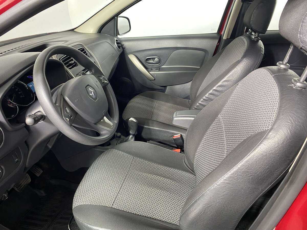 Renault Sandero с пробегом — 2015 год. Фото: #9