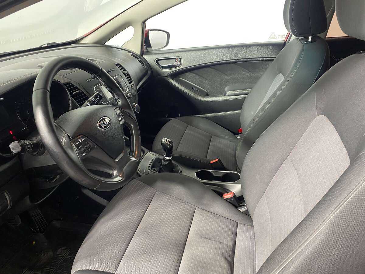 Kia Cerato с пробегом — 2013 год. Фото: #6