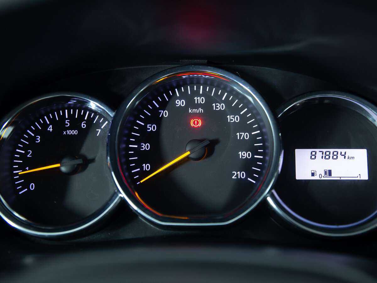 Renault Sandero с пробегом — 2017 год. Фото: #10