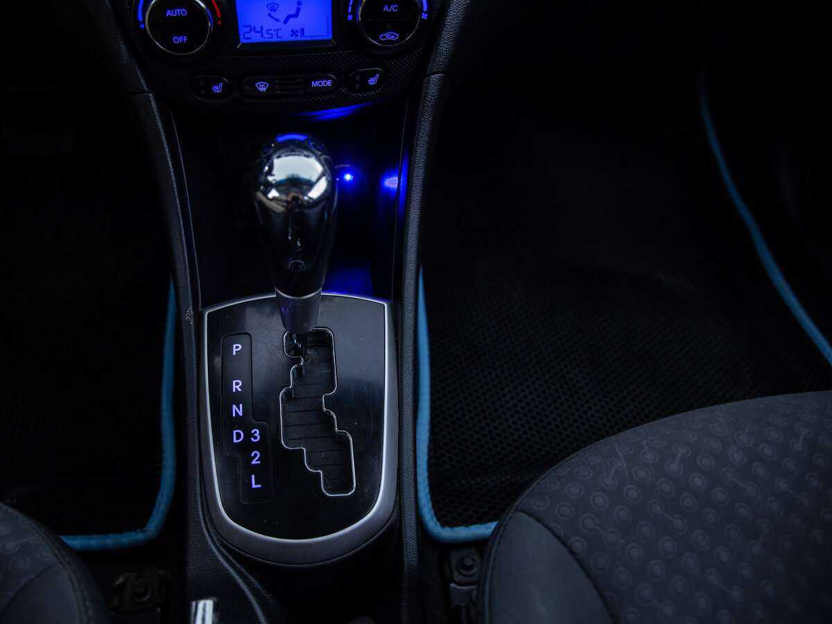 Hyundai Solaris с пробегом — 2012 год. Фото: #18