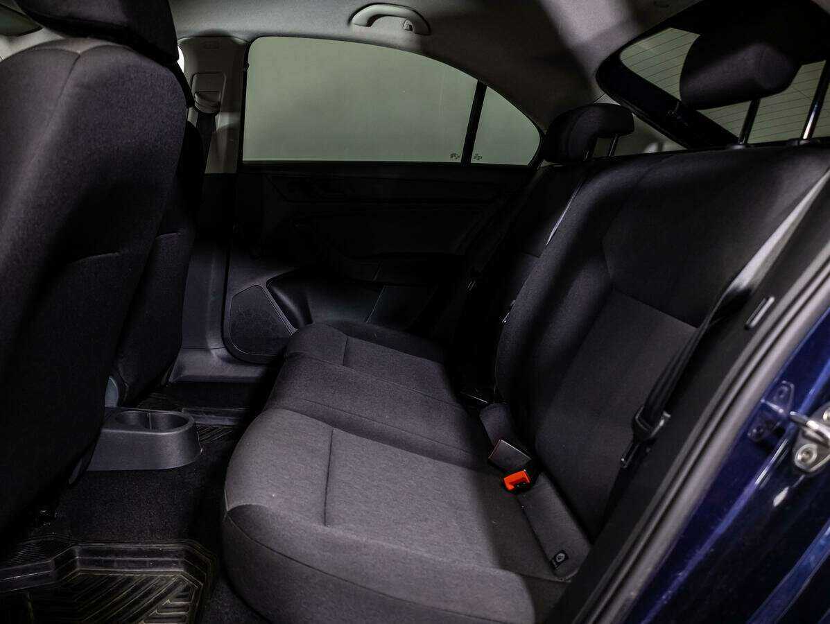 Skoda Rapid с пробегом — 2015 год. Фото: #8