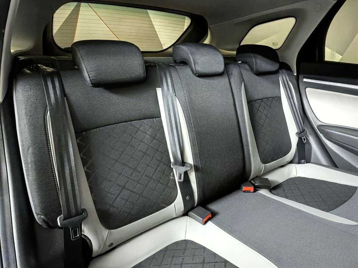 Lada (ВАЗ) Vesta с пробегом — 2019 год. Фото: #12