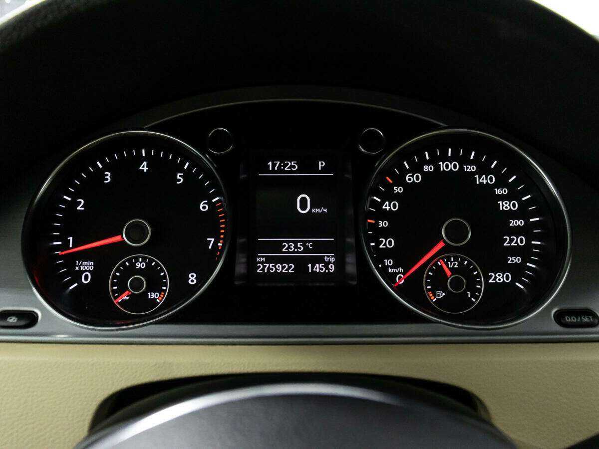 Volkswagen Passat CC с пробегом — 2012 год. Фото: #11