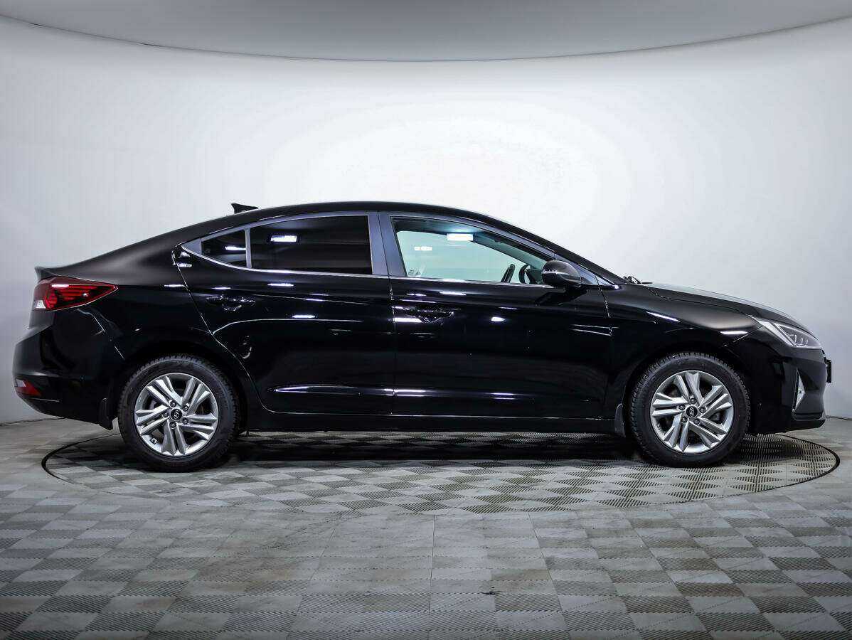 Hyundai Elantra с пробегом — 2019 год. Фото: #2