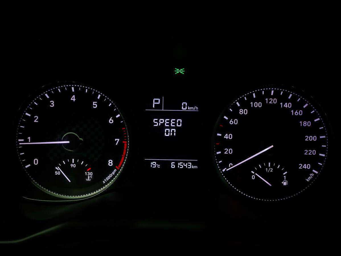 Hyundai Elantra с пробегом — 2019 год. Фото: #15