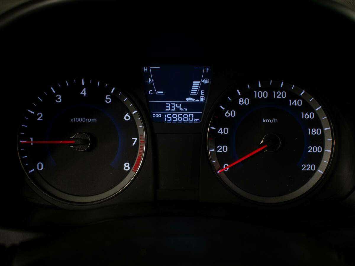 Hyundai Solaris с пробегом — 2012 год. Фото: #9