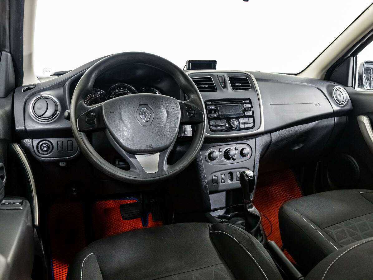 Renault Sandero с пробегом — 2015 год. Фото: #9