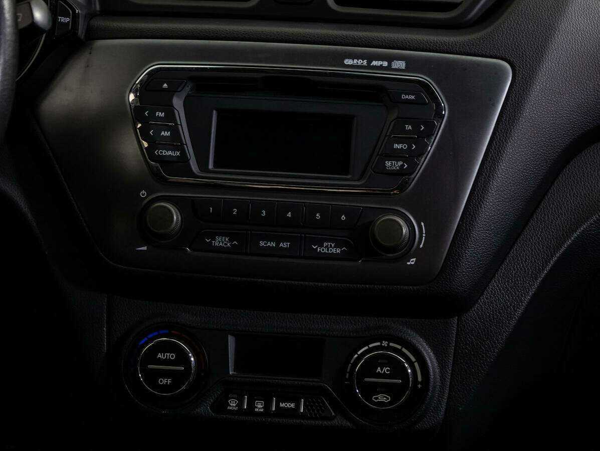 Kia Rio с пробегом — 2012 год. Фото: #13