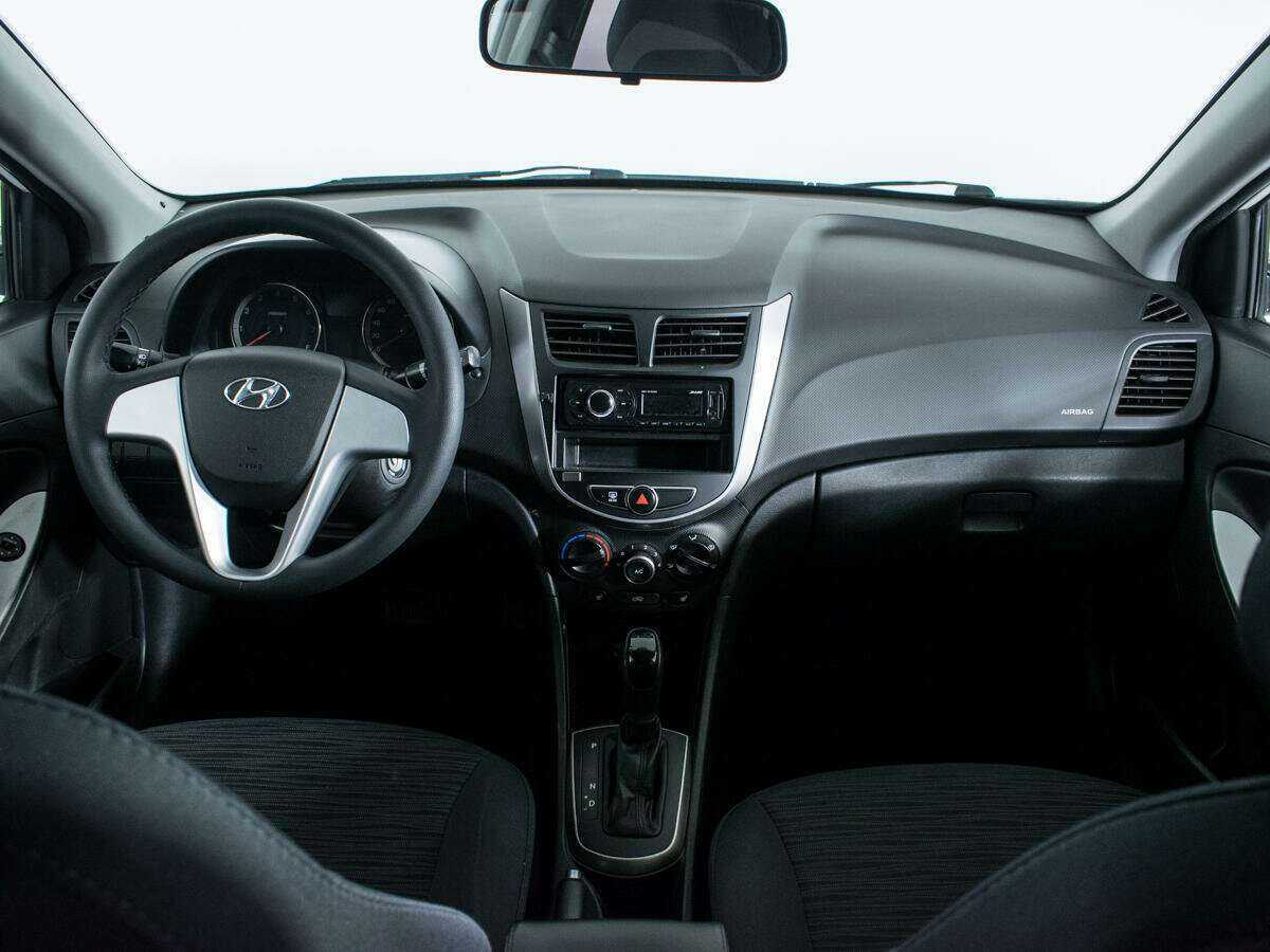 Hyundai Solaris с пробегом — 2015 год. Фото: #11