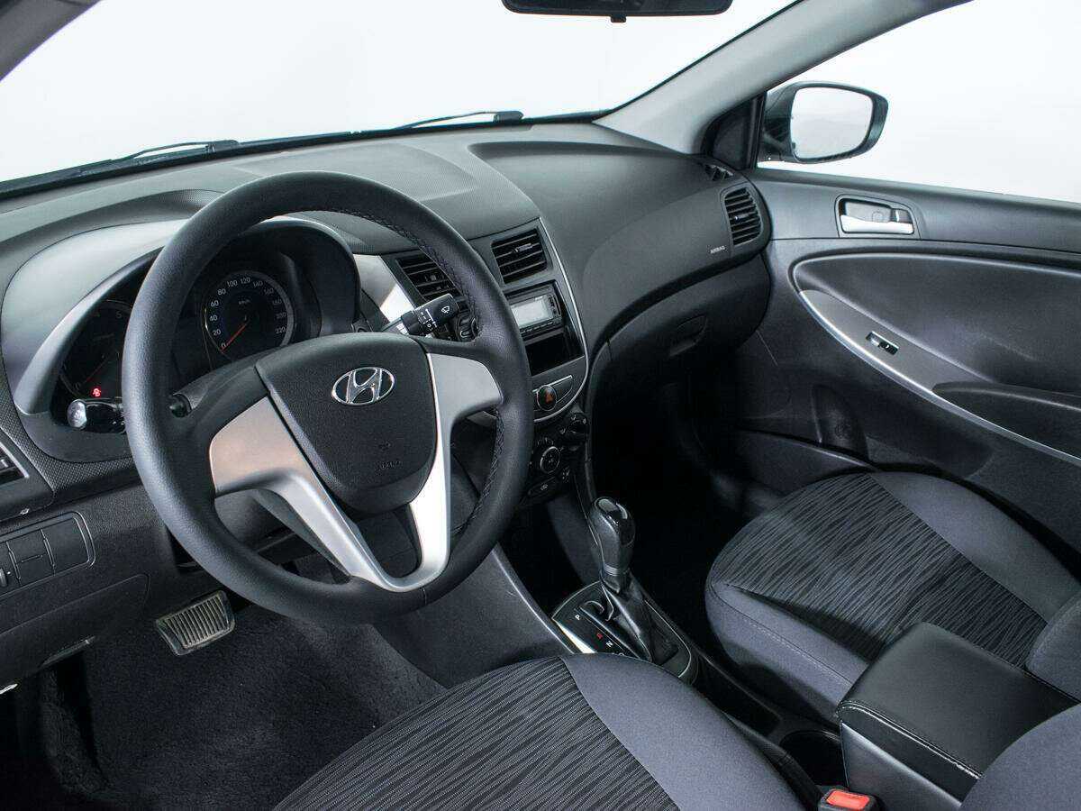 Hyundai Solaris с пробегом — 2015 год. Фото: #12