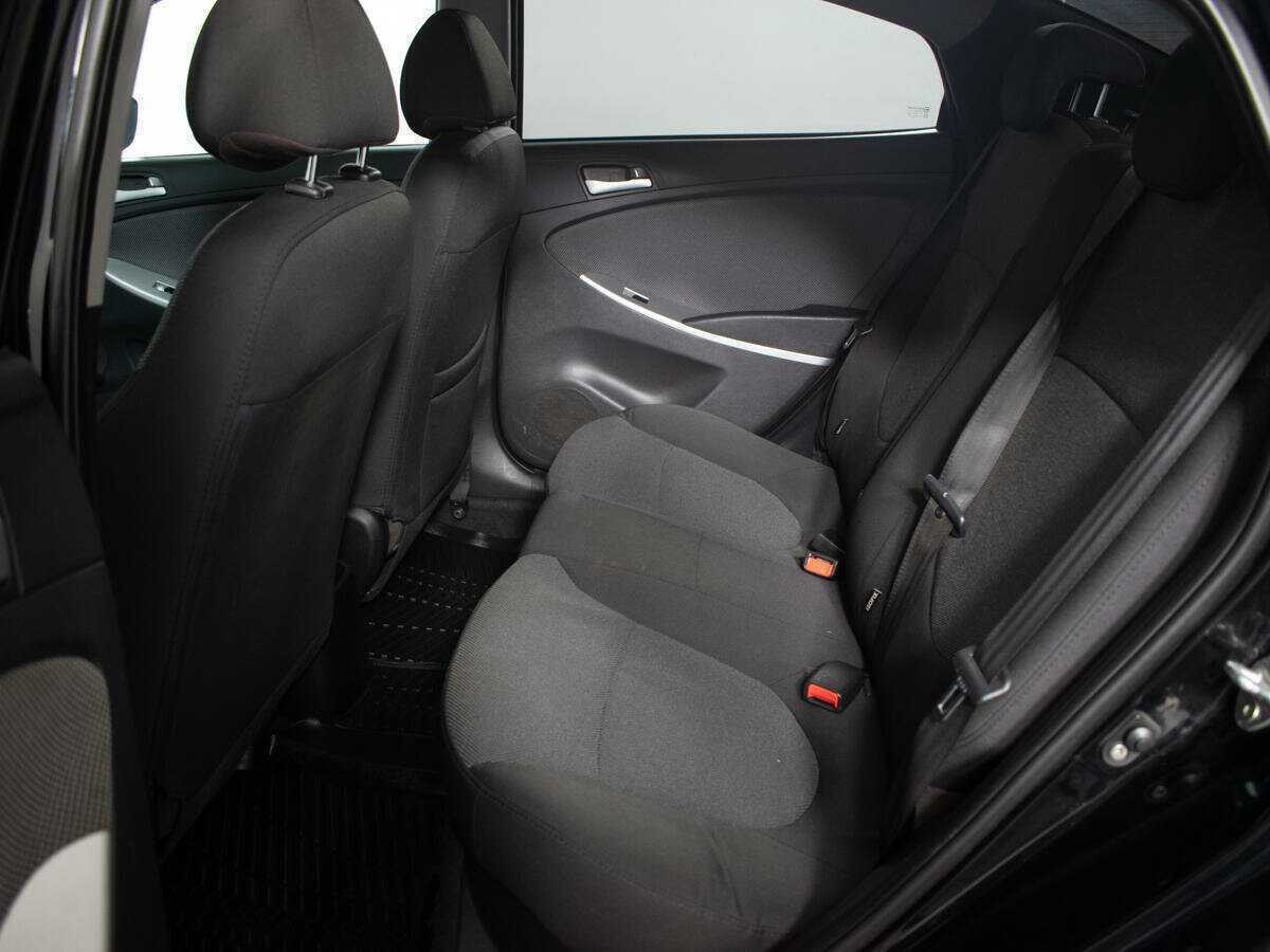 Hyundai Solaris с пробегом — 2013 год. Фото: #9