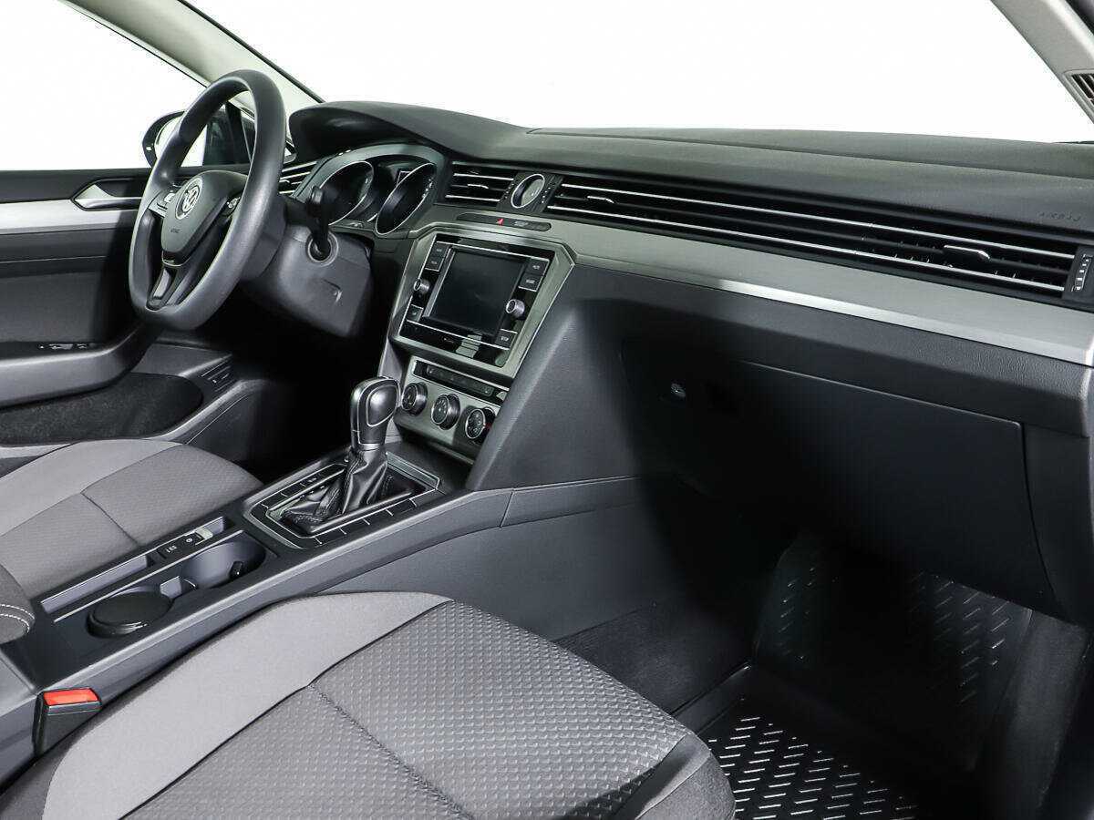 Volkswagen Passat с пробегом — 2017 год. Фото: #9