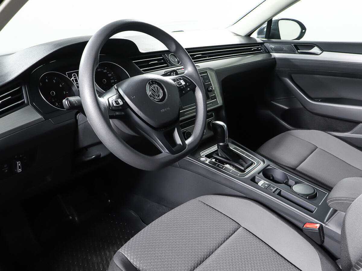 Volkswagen Passat с пробегом — 2017 год. Фото: #13