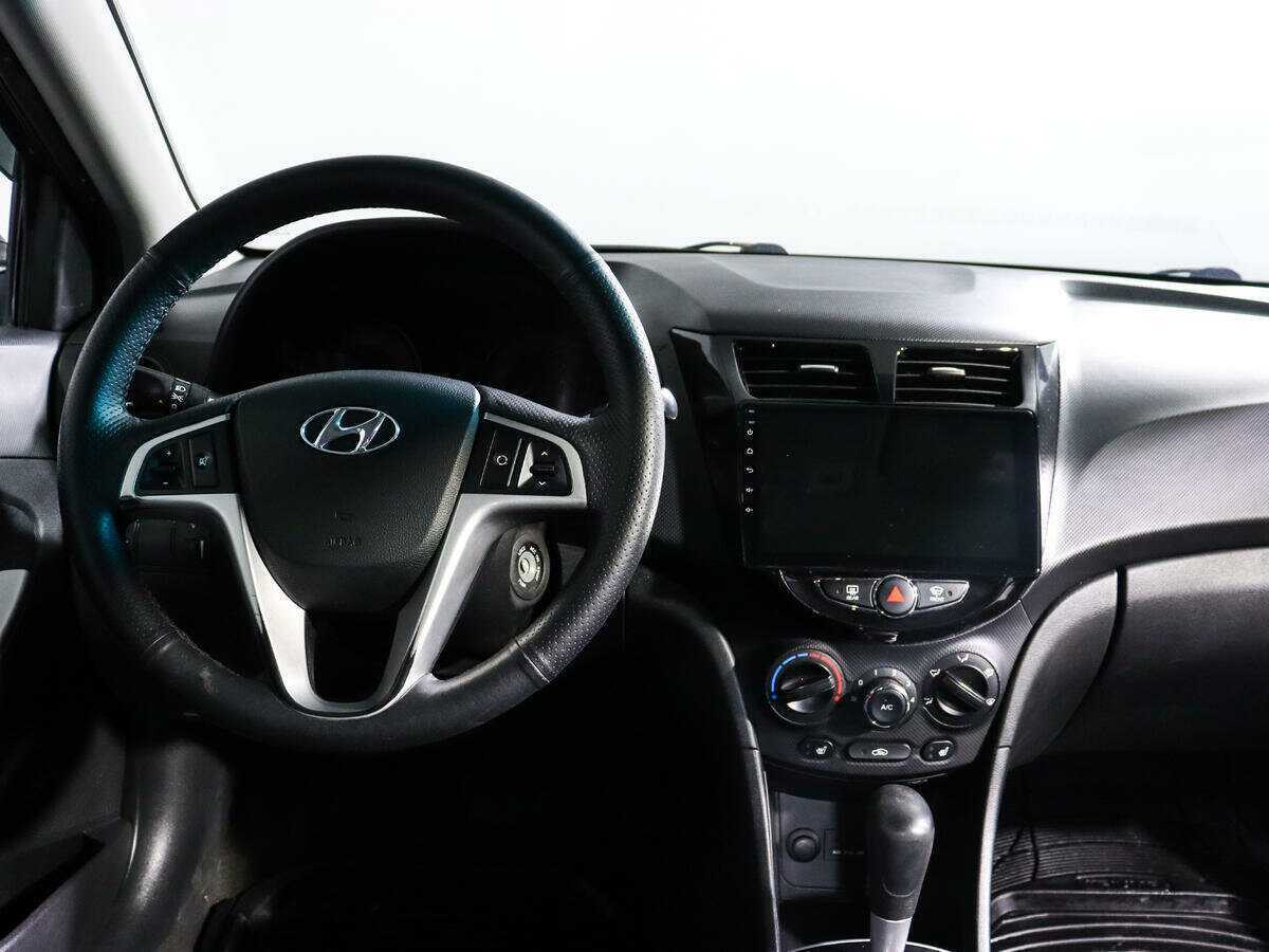 Hyundai Solaris с пробегом — 2012 год. Фото: #11