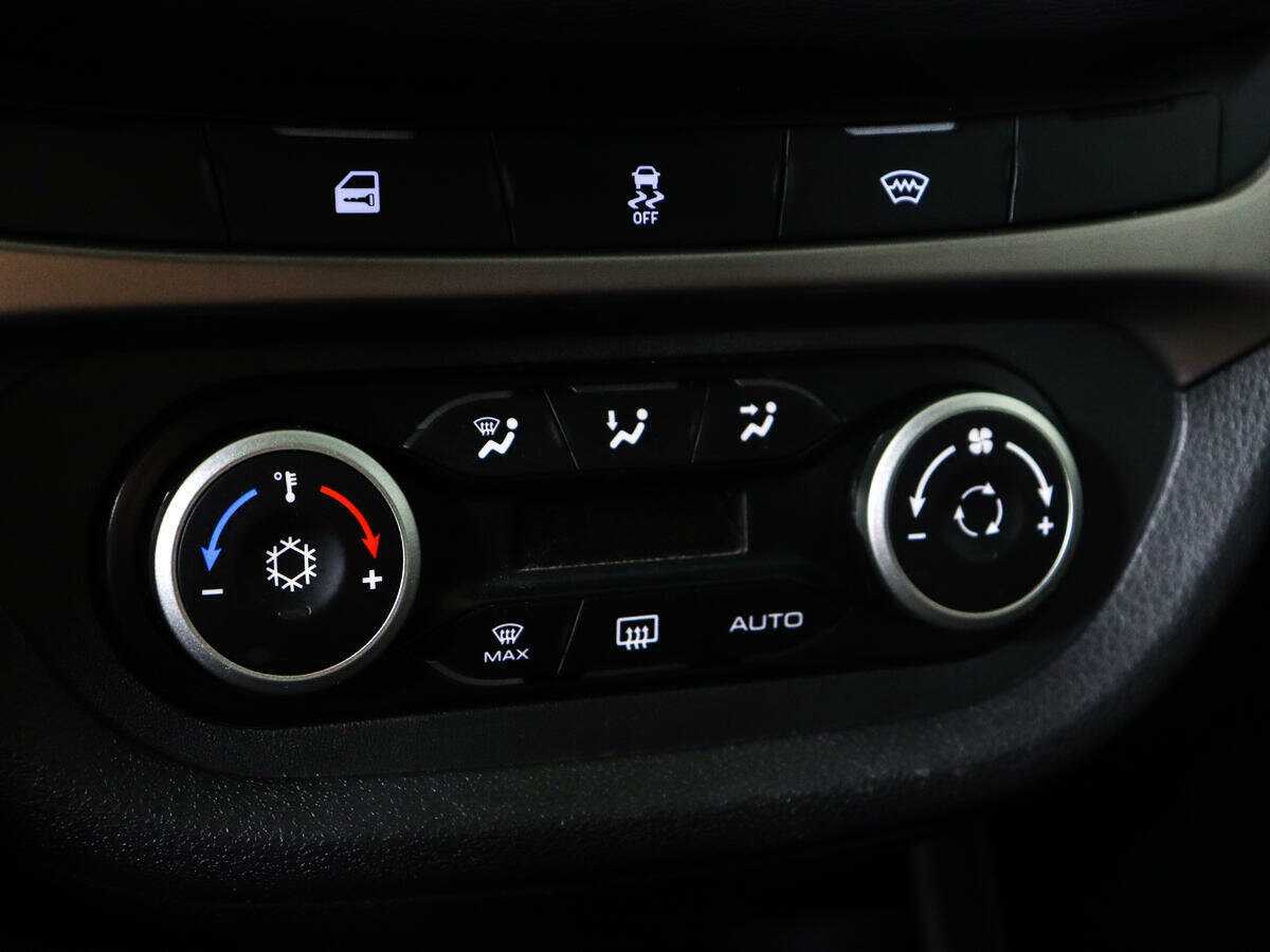 Lada (ВАЗ) Vesta с пробегом — 2019 год. Фото: #14