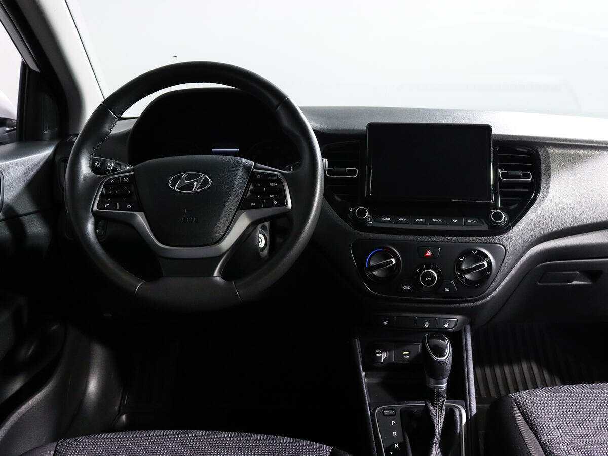 Hyundai Solaris с пробегом — 2022 год. Фото: #9