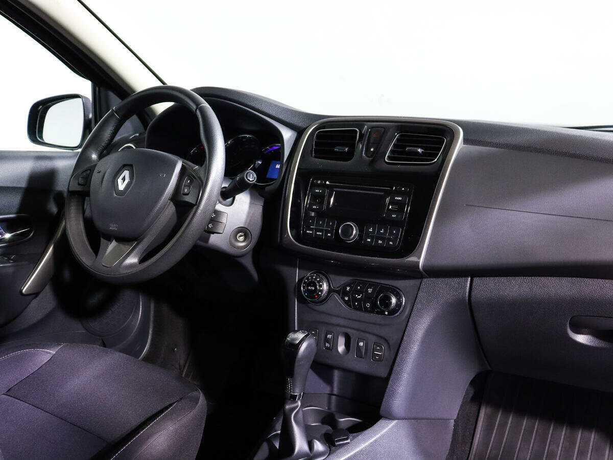 Renault Sandero с пробегом — 2016 год. Фото: #8