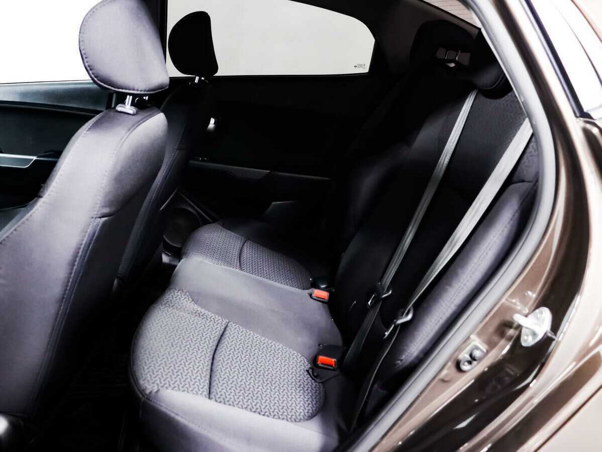 Kia Rio с пробегом — 2015 год. Фото: #9