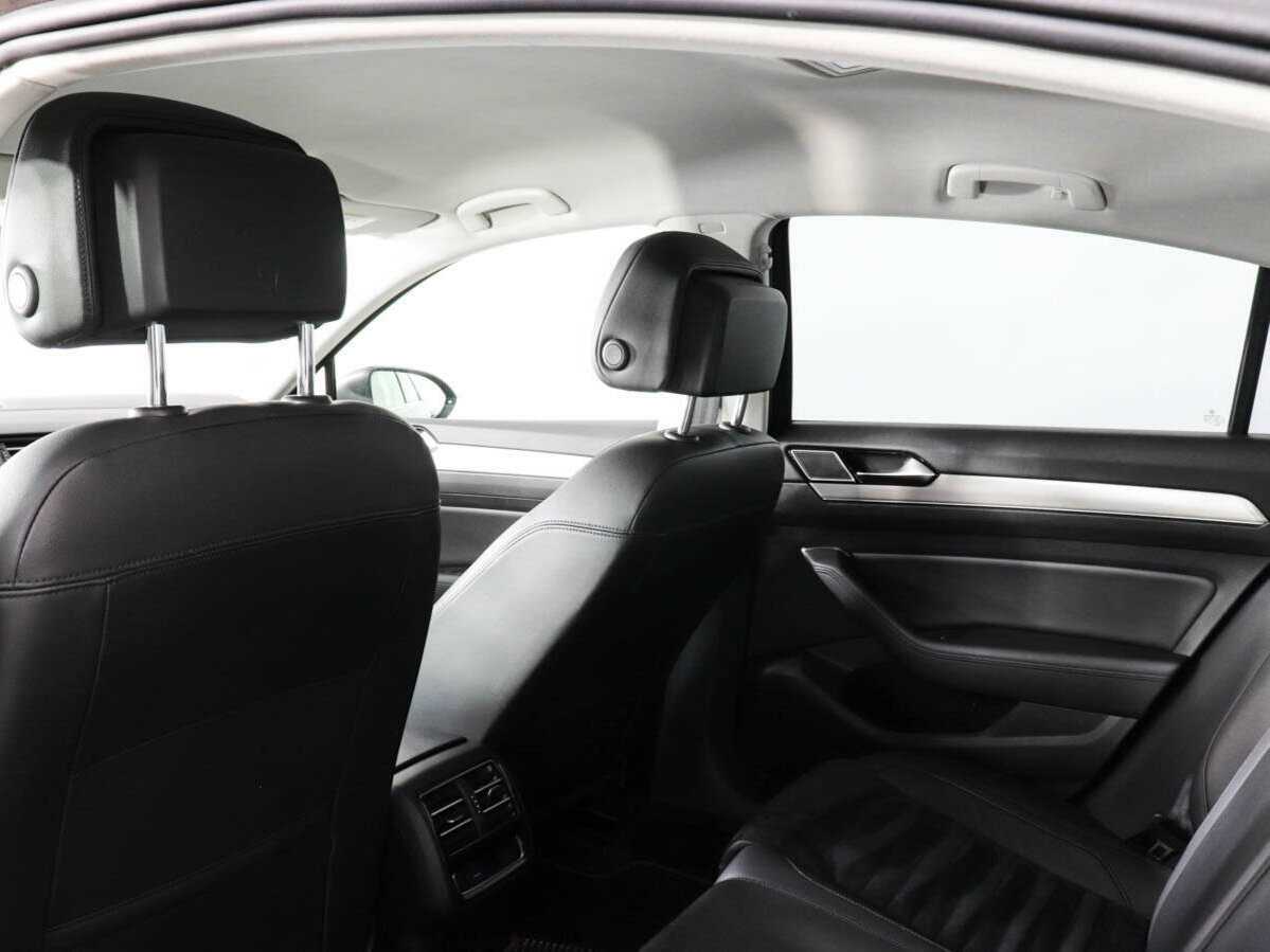 Volkswagen Passat с пробегом — 2015 год. Фото: #9