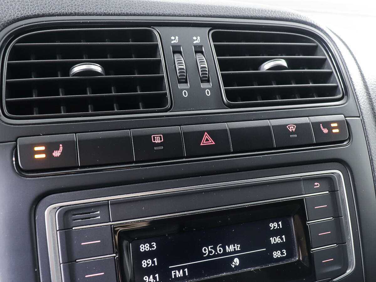 Volkswagen Polo с пробегом — 2017 год. Фото: #17