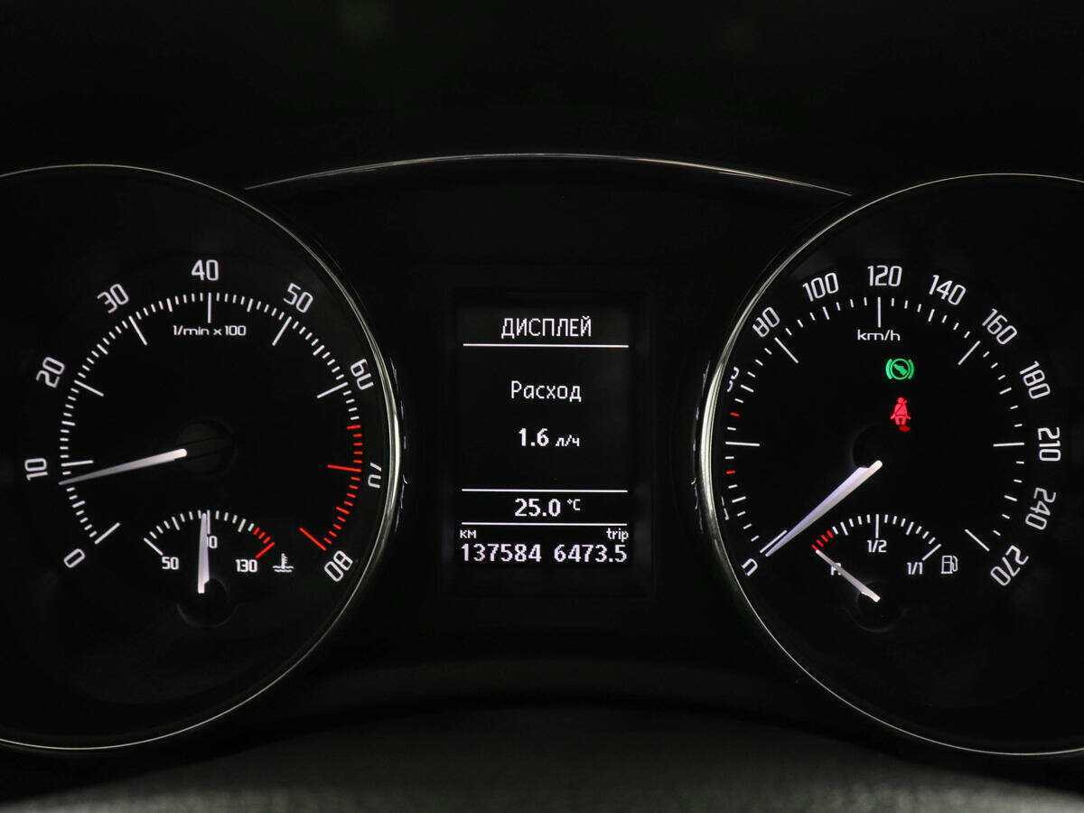 Skoda Superb с пробегом — 2012 год. Фото: #10