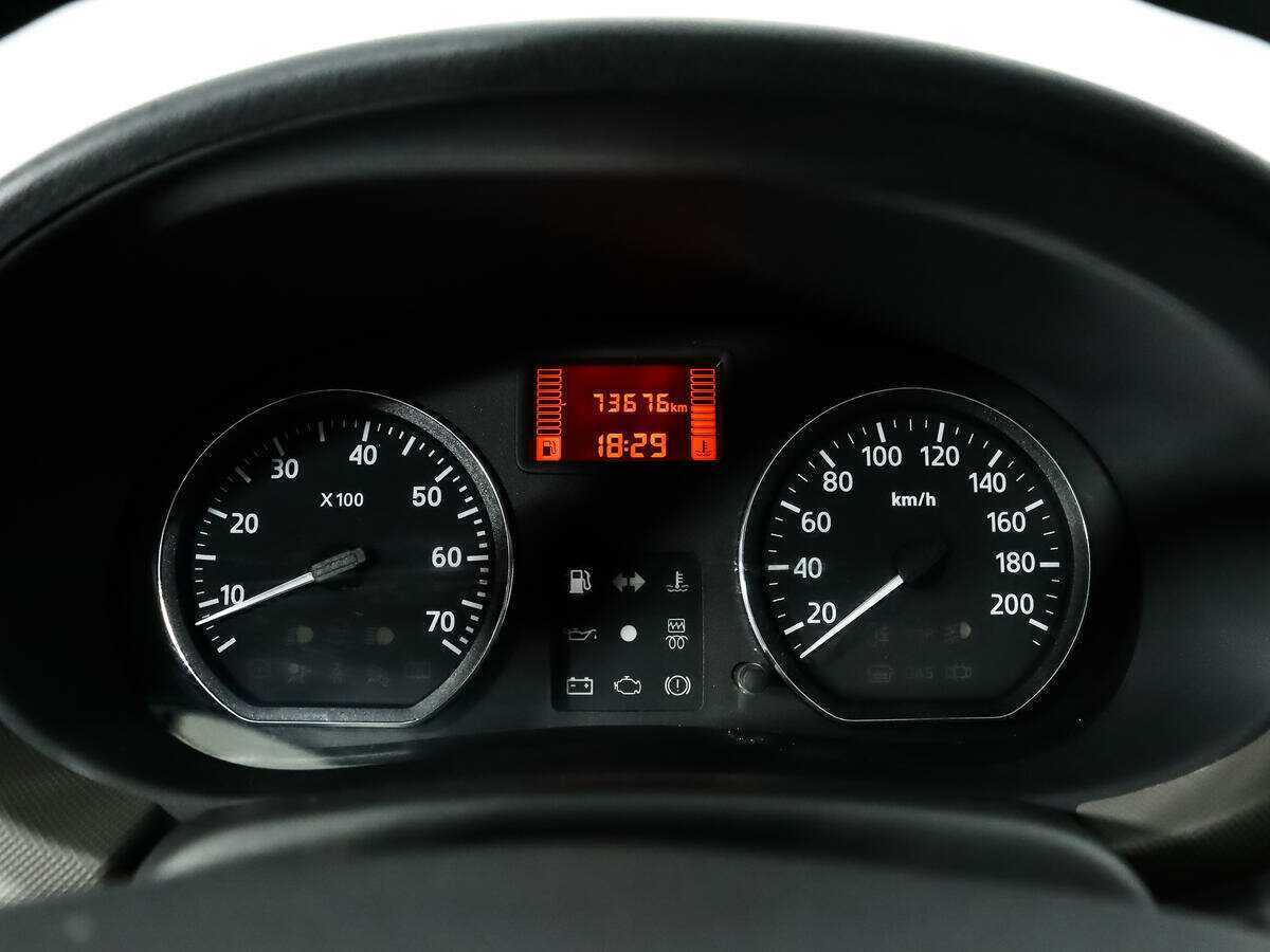 Renault Sandero с пробегом — 2014 год. Фото: #10