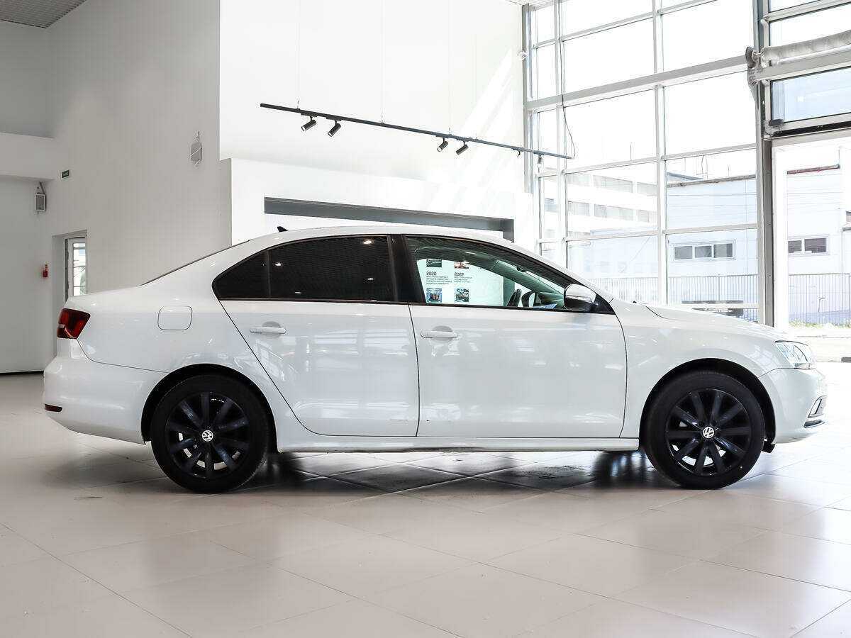 Volkswagen Jetta с пробегом — 2017 год. Фото: #3