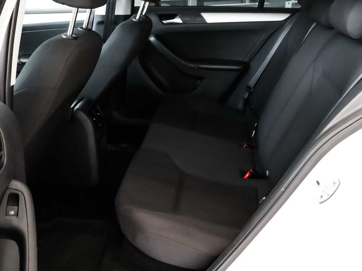 Volkswagen Jetta с пробегом — 2017 год. Фото: #9