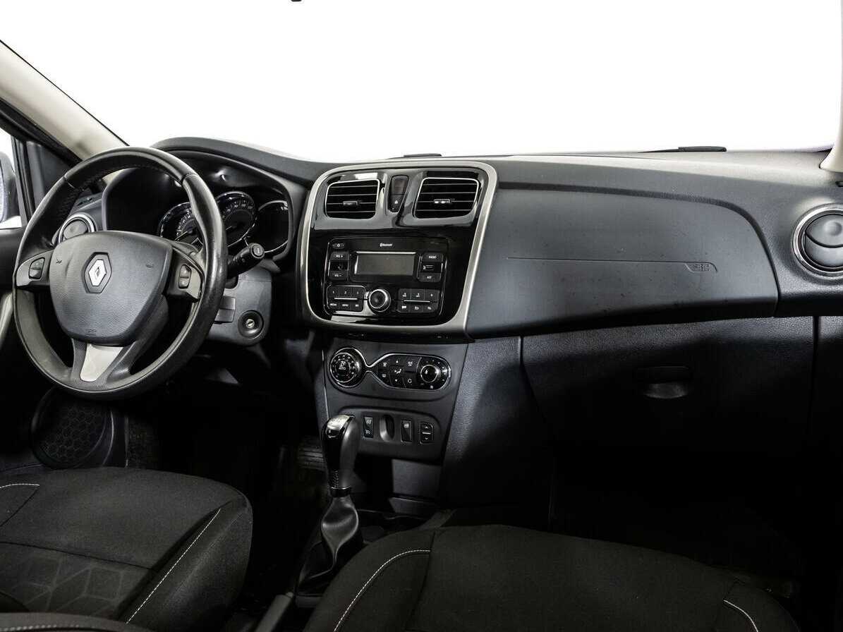 Renault Sandero с пробегом — 2017 год. Фото: #8