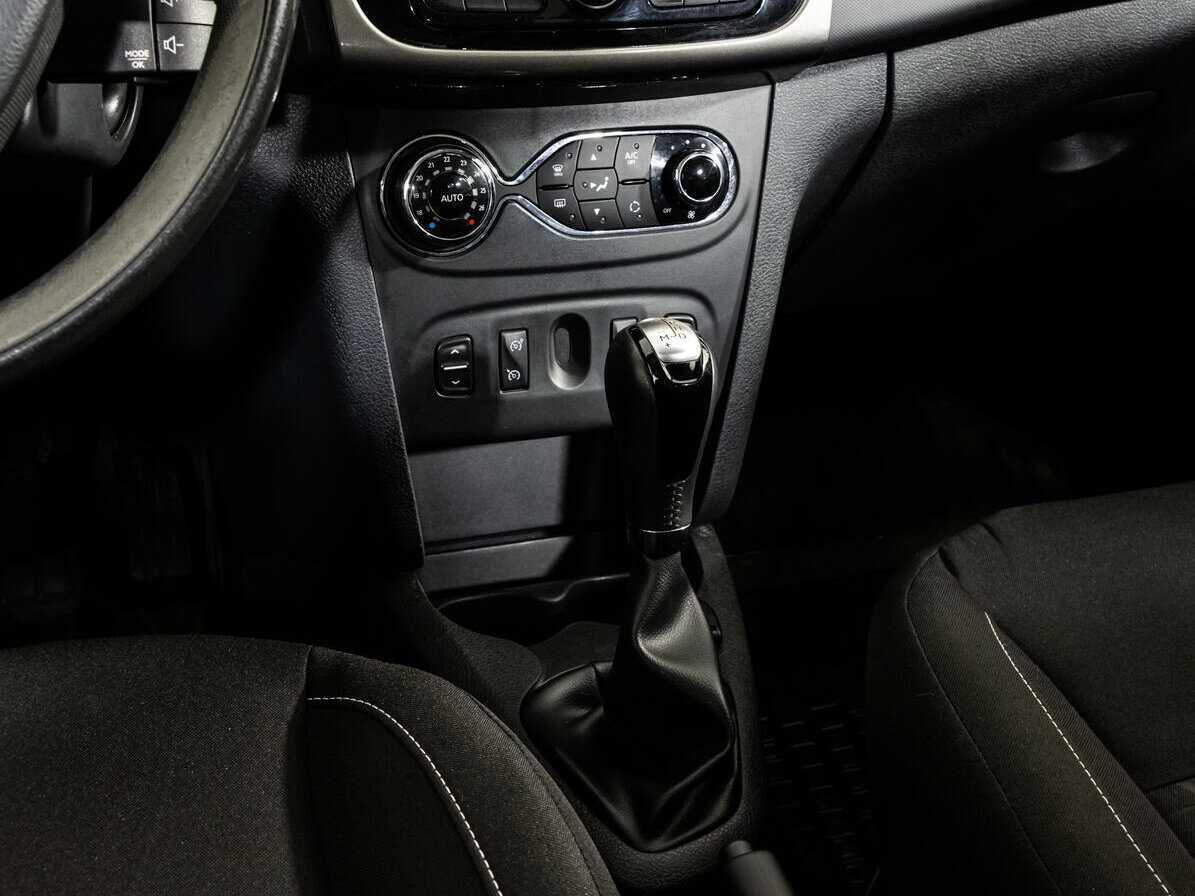 Renault Sandero с пробегом — 2017 год. Фото: #11