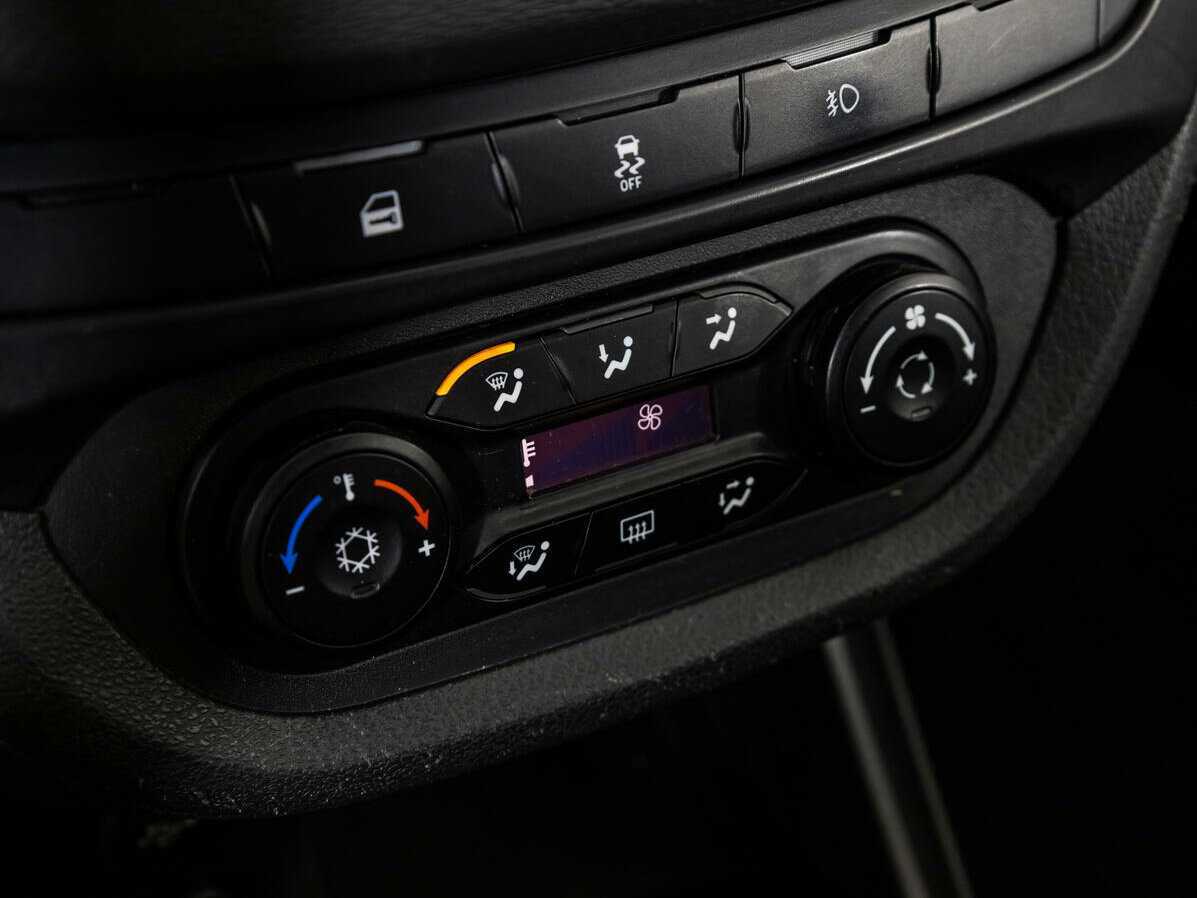 Lada (ВАЗ) Vesta с пробегом — 2017 год. Фото: #14