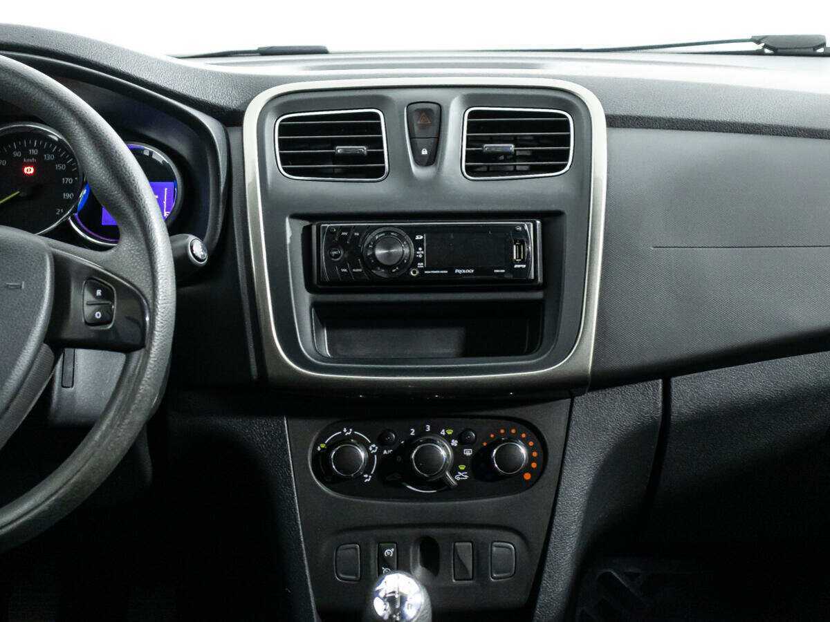 Renault Sandero с пробегом — 2018 год. Фото: #12