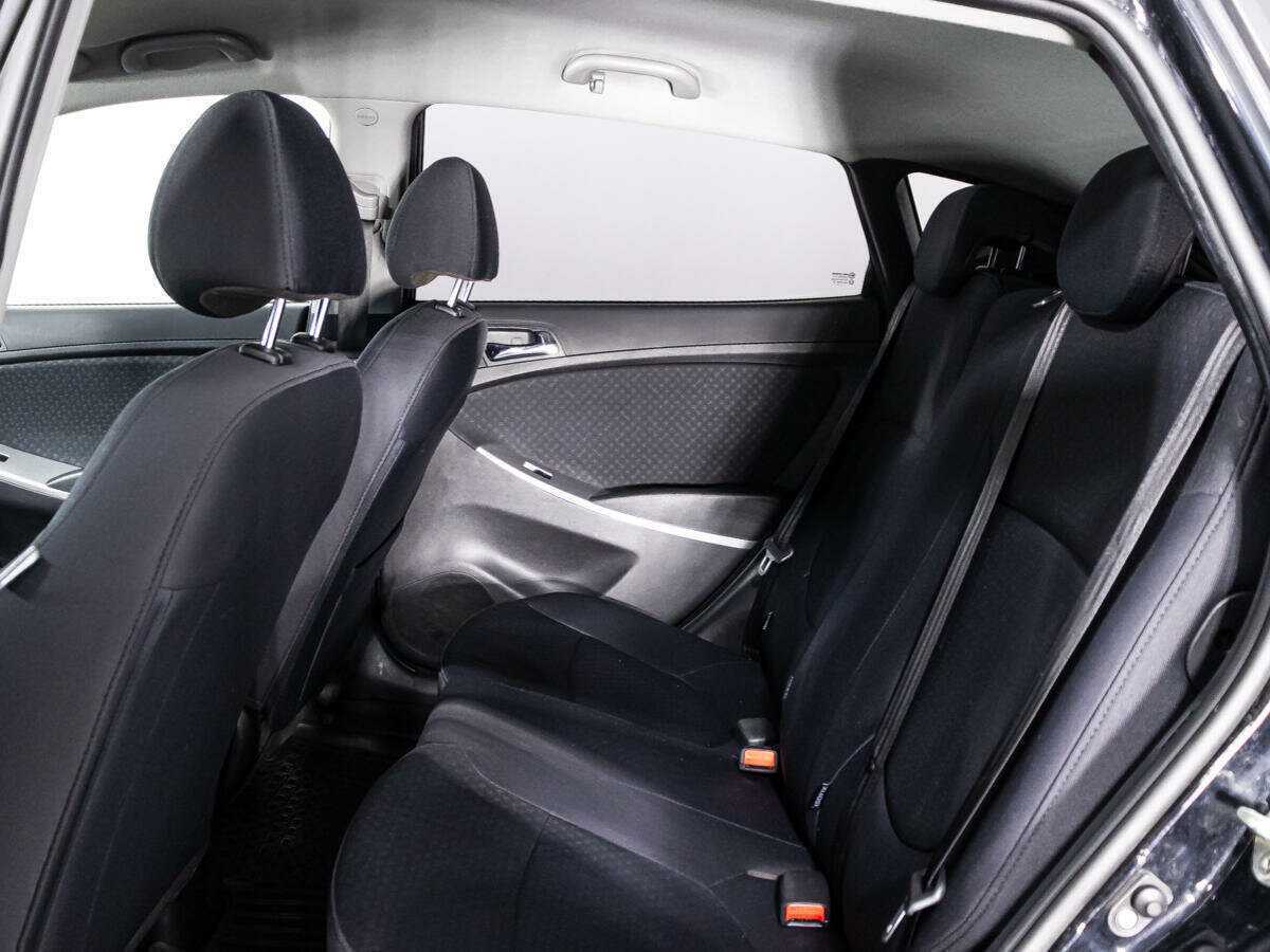 Hyundai Solaris с пробегом — 2012 год. Фото: #8