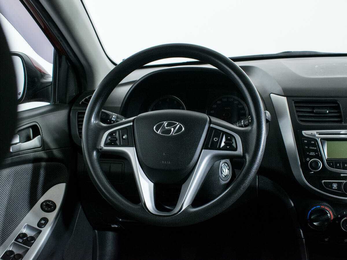 Hyundai Solaris с пробегом — 2012 год. Фото: #13