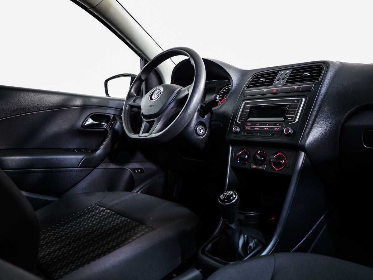 Volkswagen Polo с пробегом — 2016 год. Фото: #7