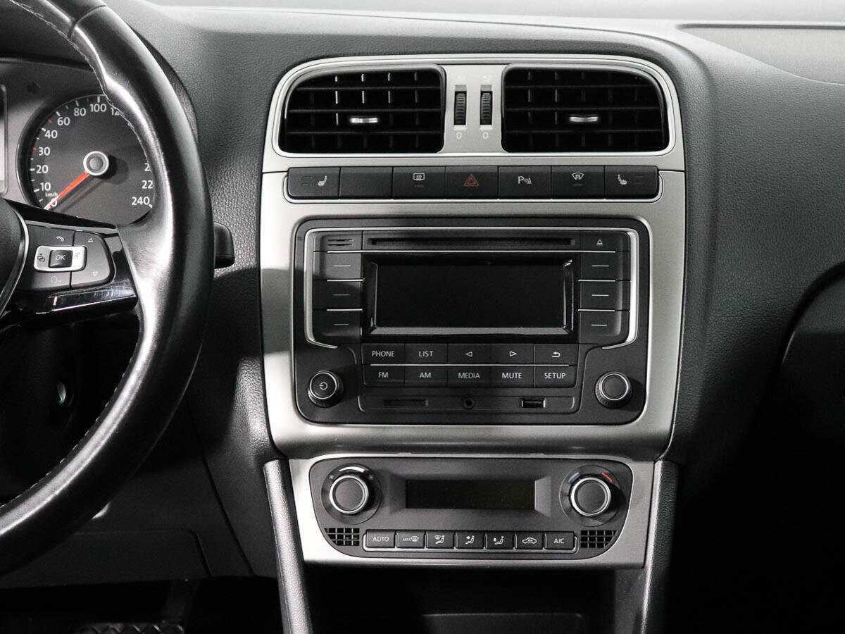 Volkswagen Polo с пробегом — 2017 год. Фото: #13