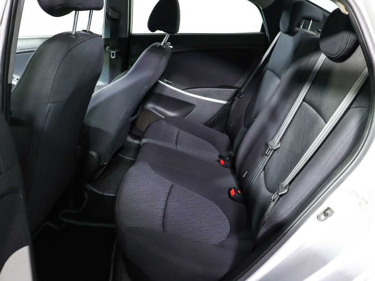 Hyundai Solaris с пробегом — 2014 год. Фото: #7