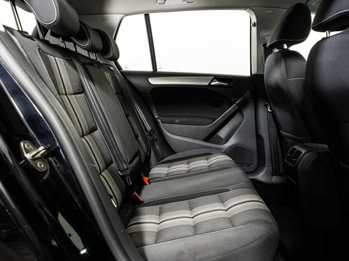 Volkswagen Golf с пробегом — 2012 год. Фото: #13