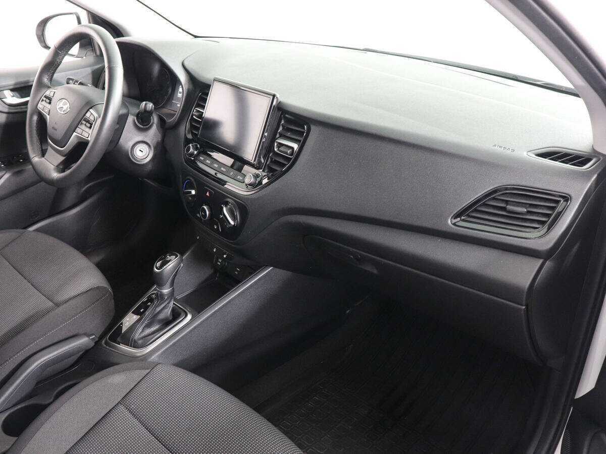 Hyundai Solaris с пробегом — 2022 год. Фото: #9