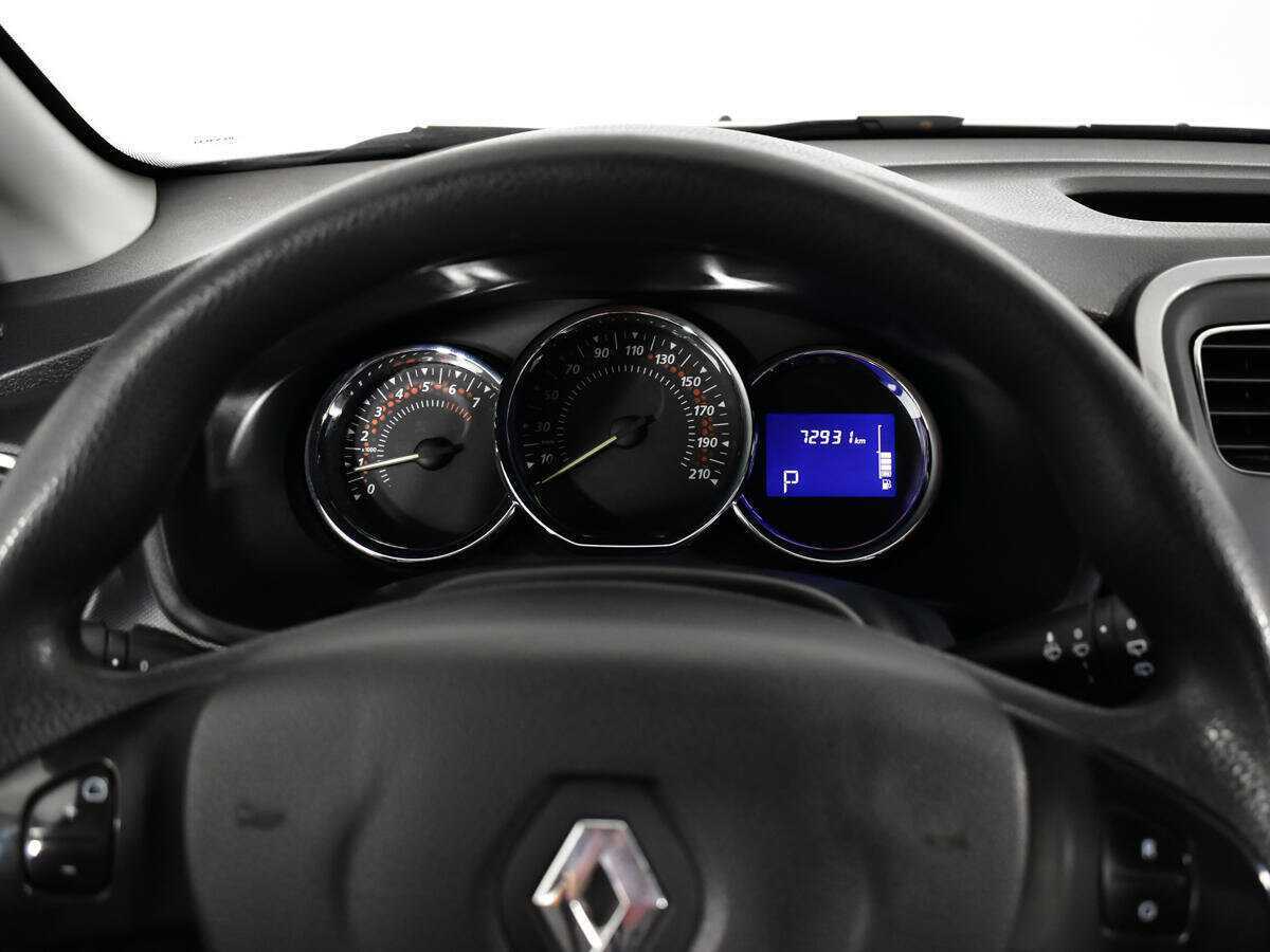 Renault Sandero с пробегом — 2017 год. Фото: #8