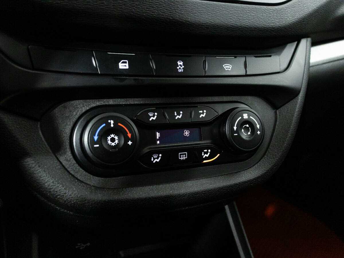 Lada (ВАЗ) Vesta с пробегом — 2020 год. Фото: #14