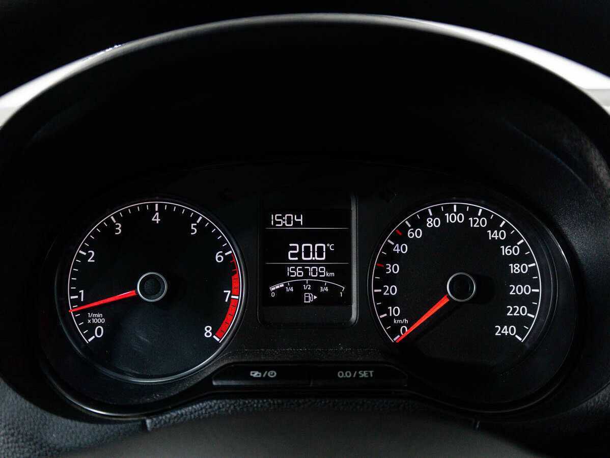 Volkswagen Polo с пробегом — 2015 год. Фото: #9