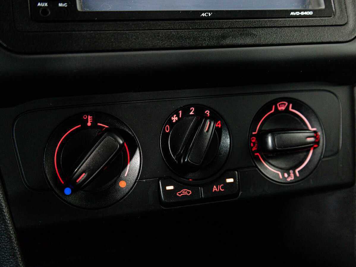 Volkswagen Polo с пробегом — 2015 год. Фото: #15