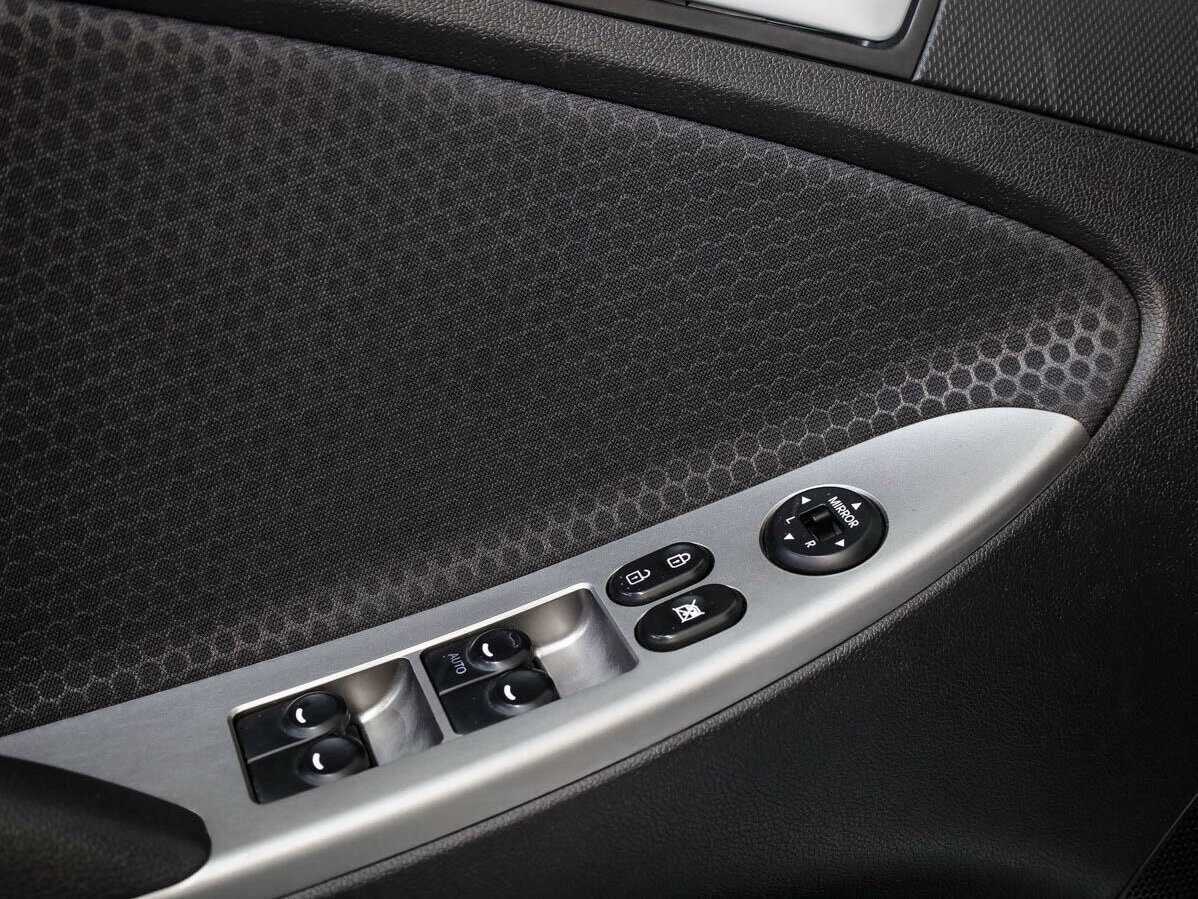 Hyundai Solaris с пробегом — 2015 год. Фото: #17